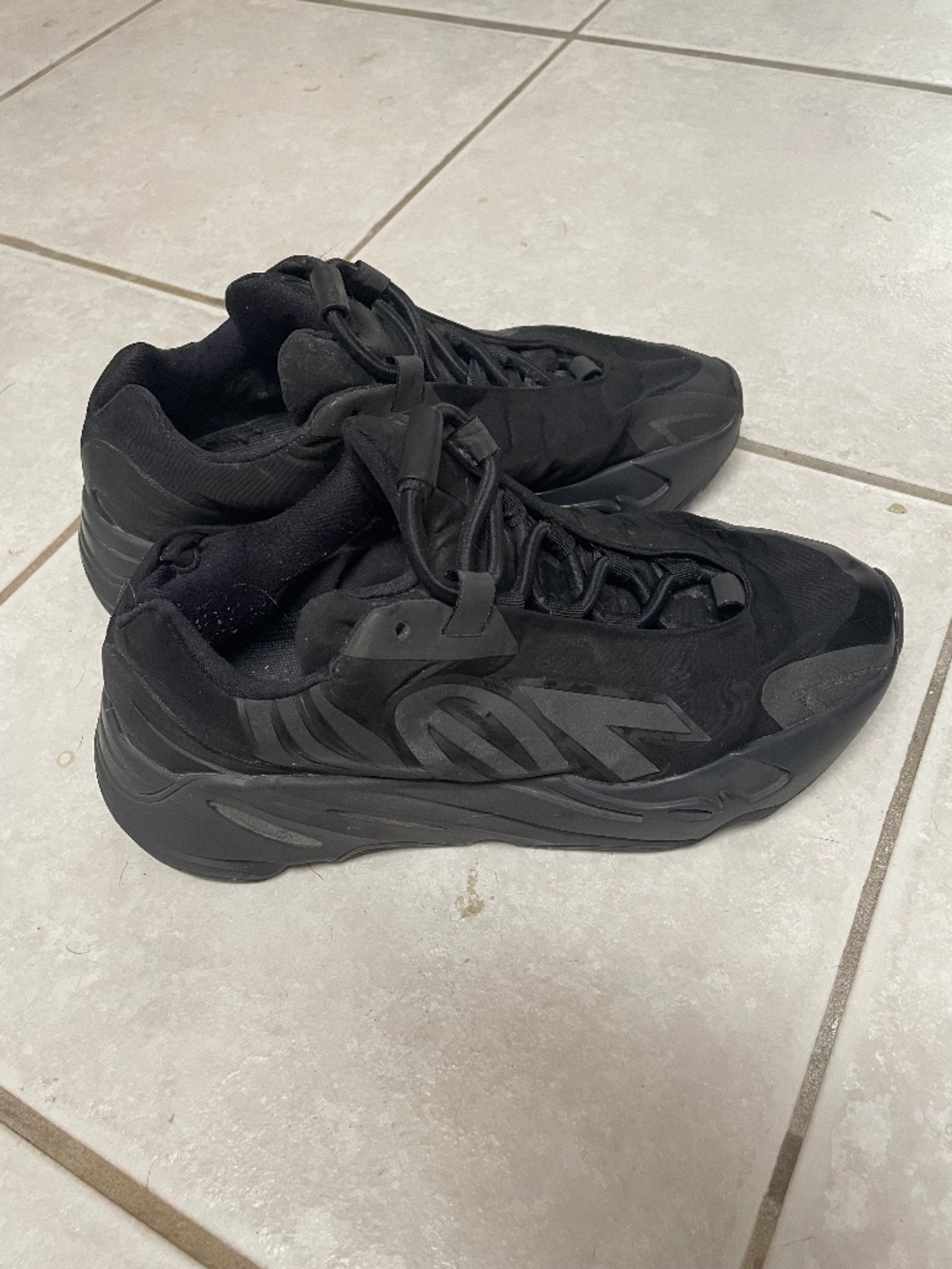 Yeezy 700 size 5